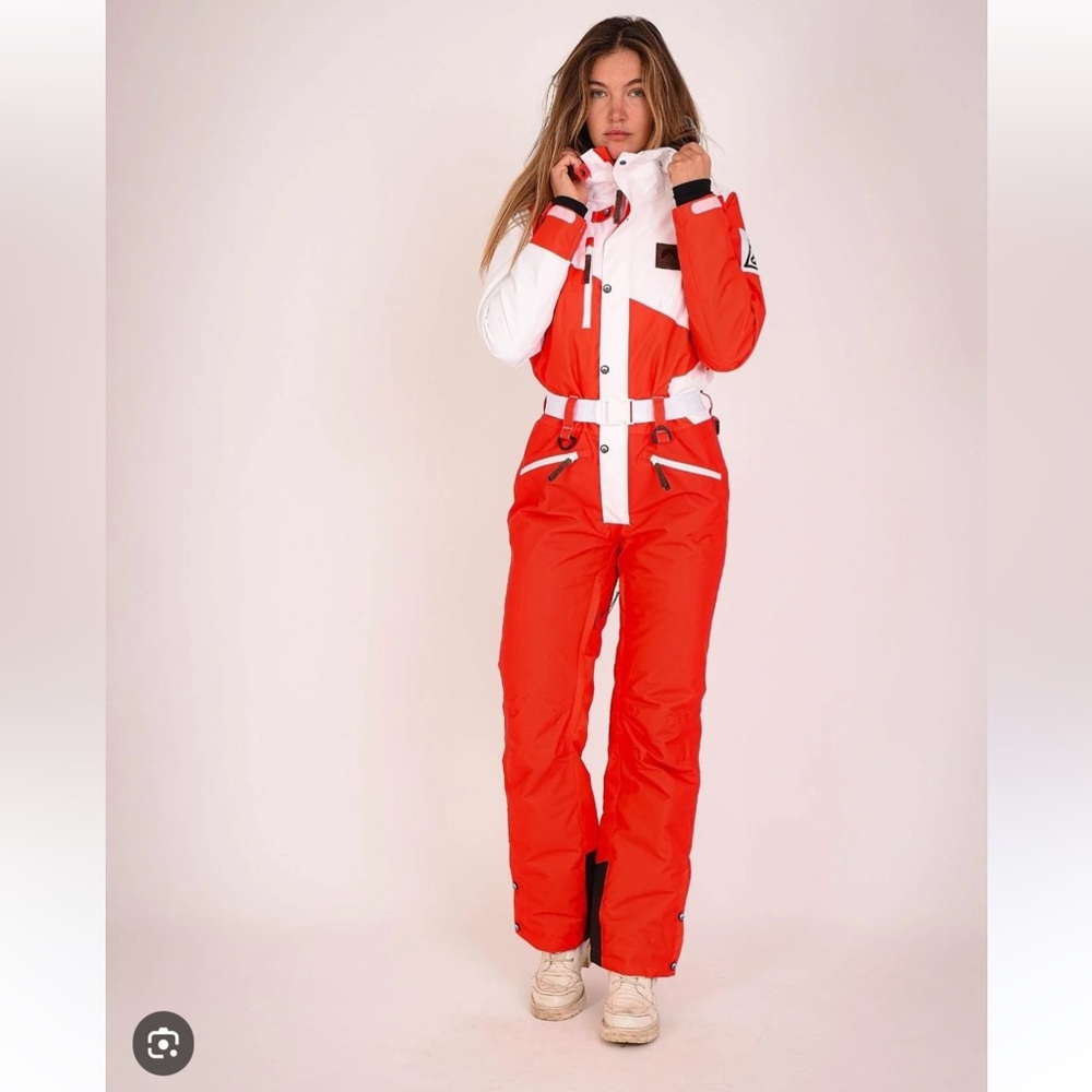 OOSC Stardust Womens All in One Ski Suit, Size
XS | Red and White Retro Ski - Picture 6 of 14